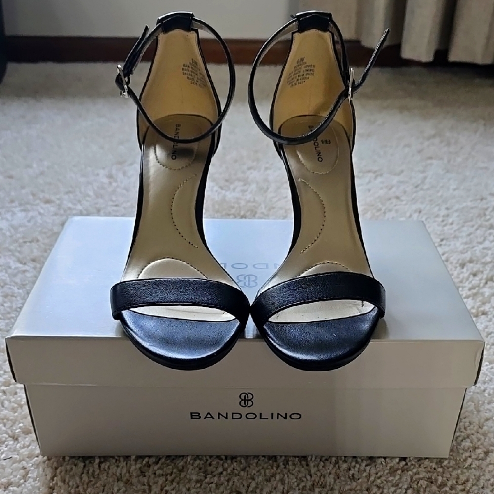 Bandolino Sz 6.5 Strap Heels